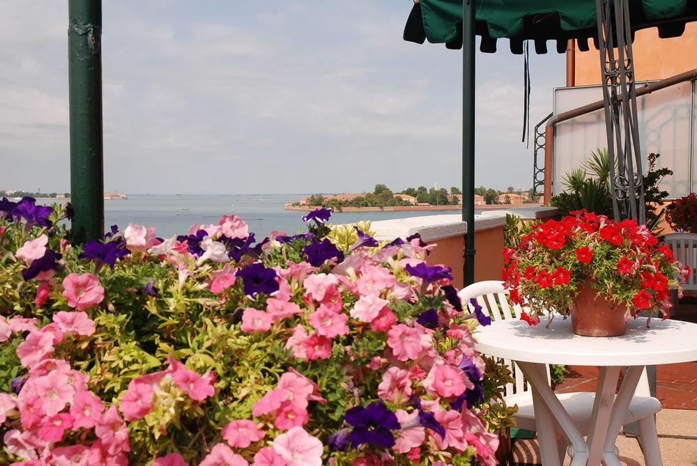 Hotel Riviera Venezia Lido Exterior photo