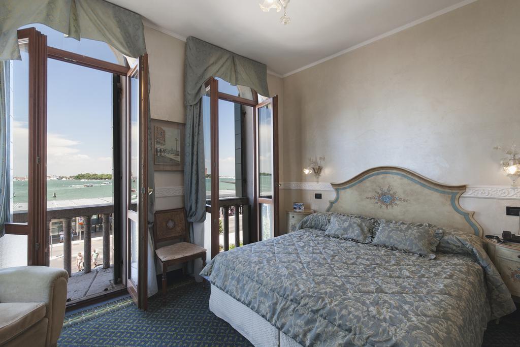 Hotel Riviera Venezia Lido Exterior photo